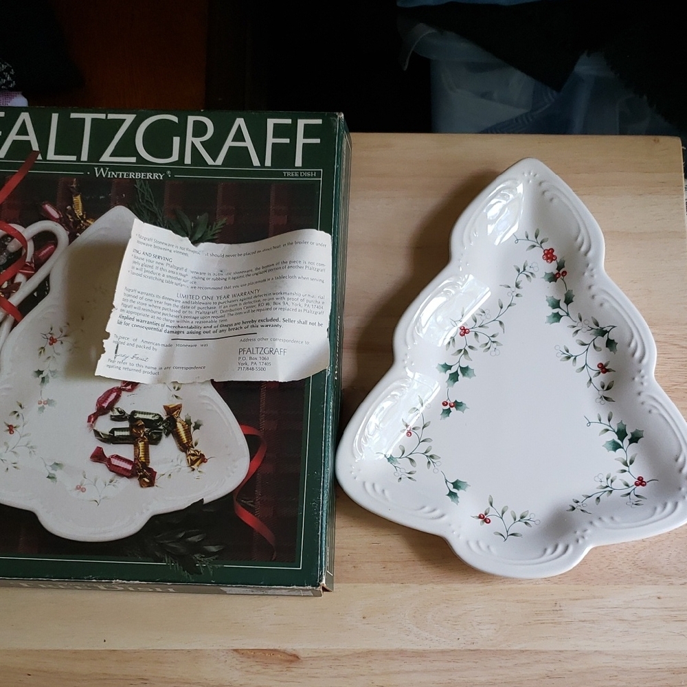 Pfaltzgraff Winterberry Tree Platter with Red and Green Accents 10in